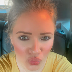 Meet your Posher, Claudia maría